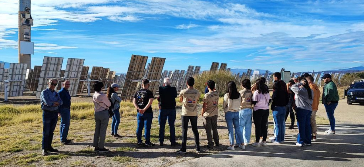 Estudiantes de Minas visitan la plataforma solar de Tabernas